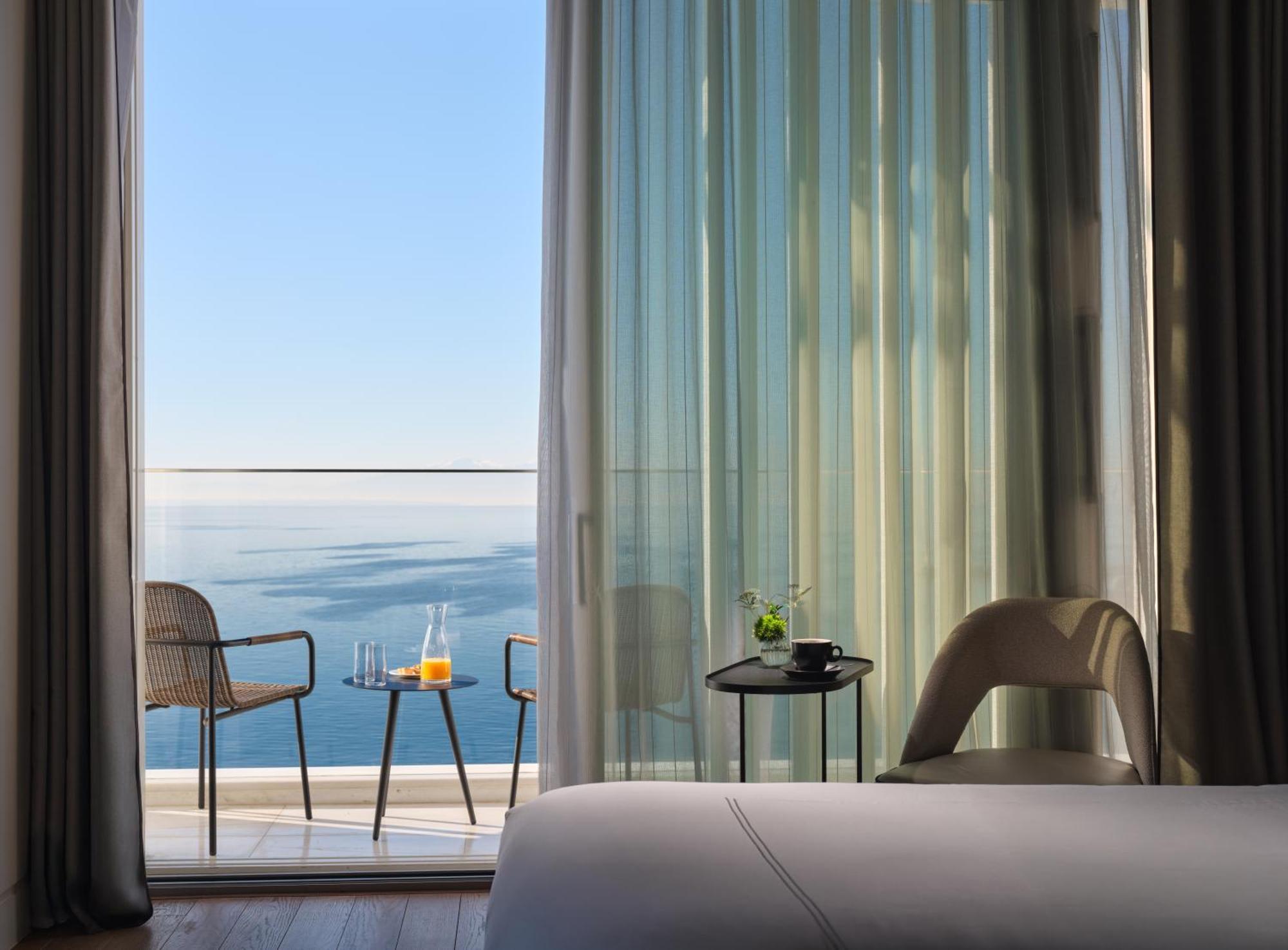 Deluxe Seafront Room Balcony