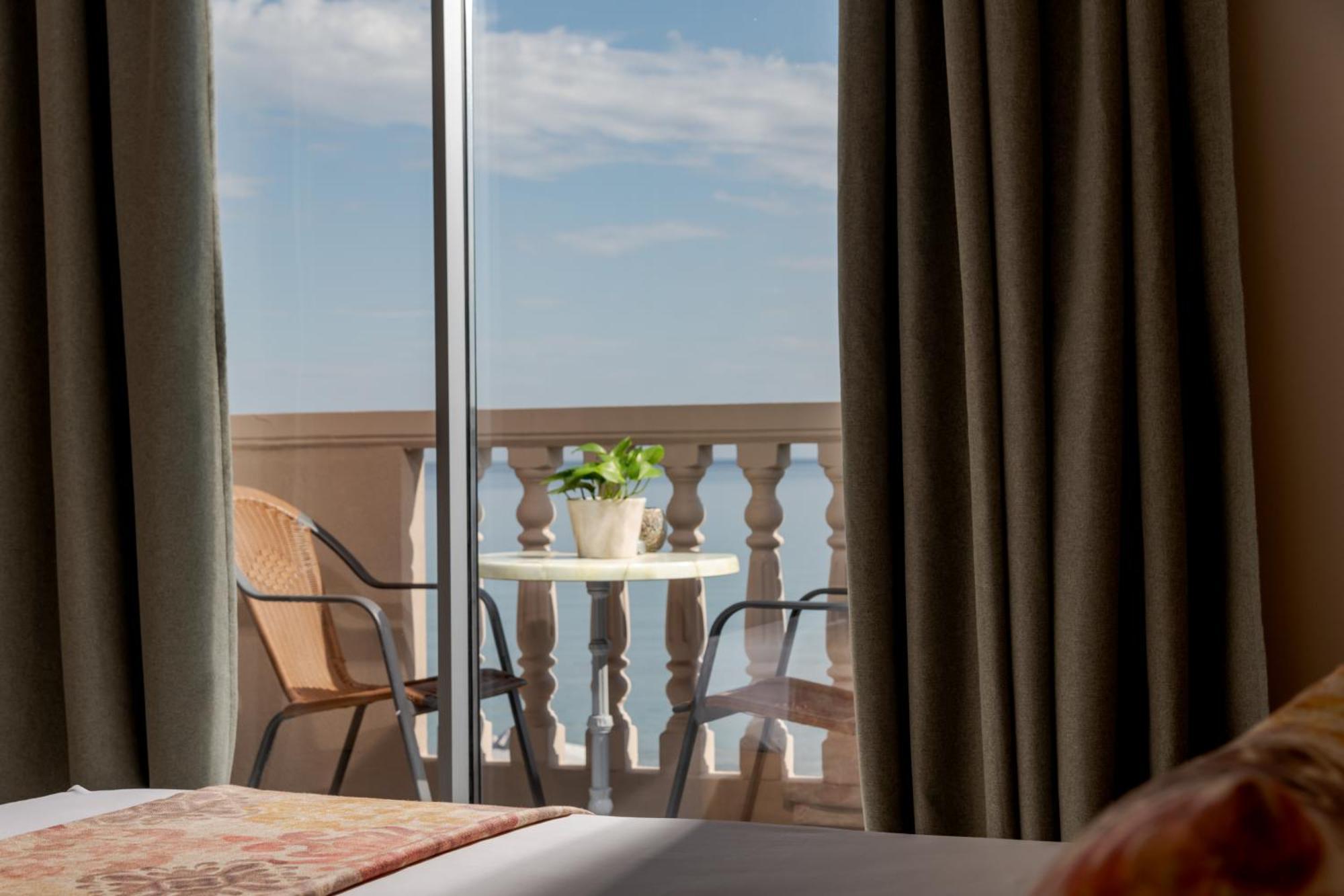 Studio Ground Floor Sea View