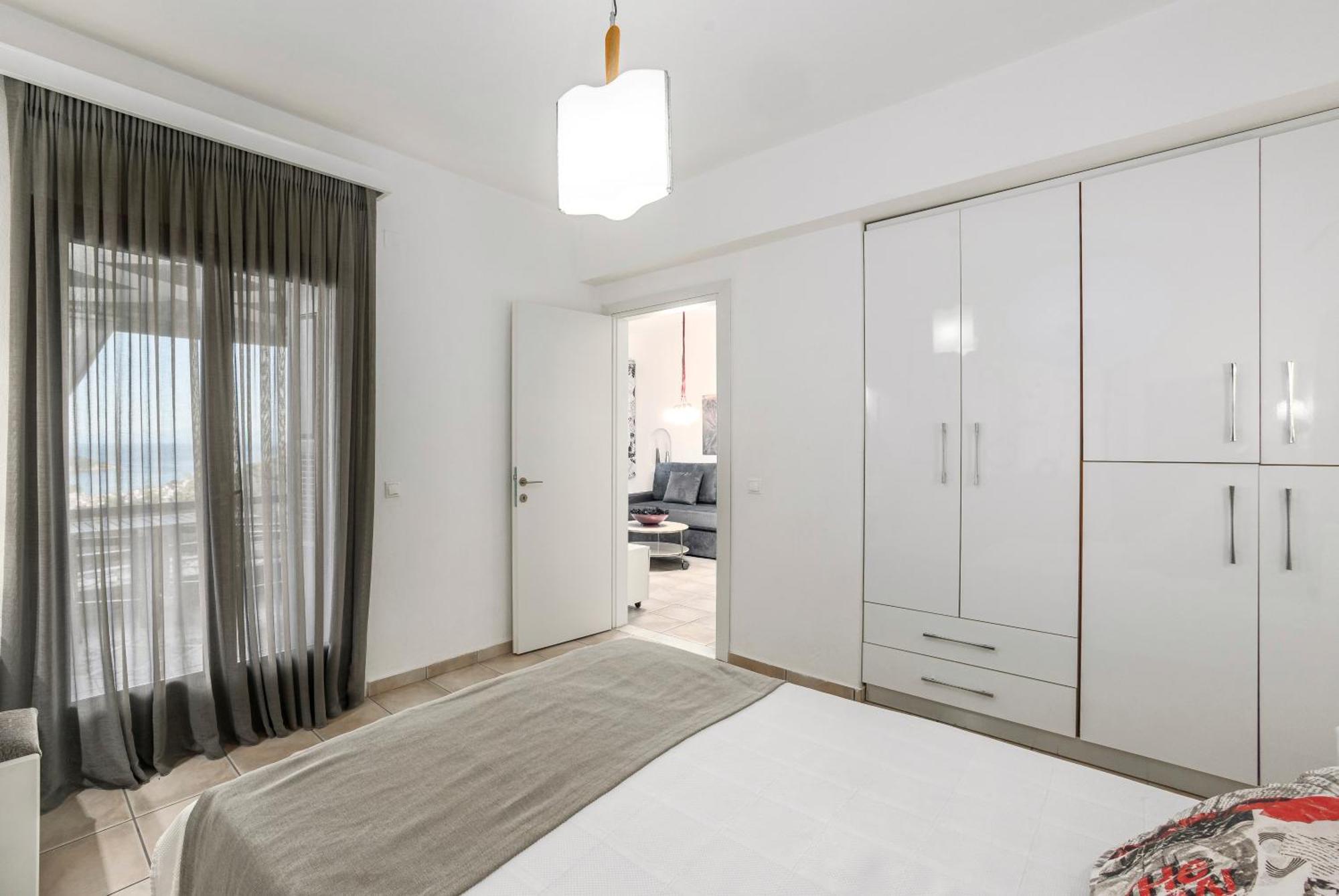 One-Bedroom Apartment Sea View
