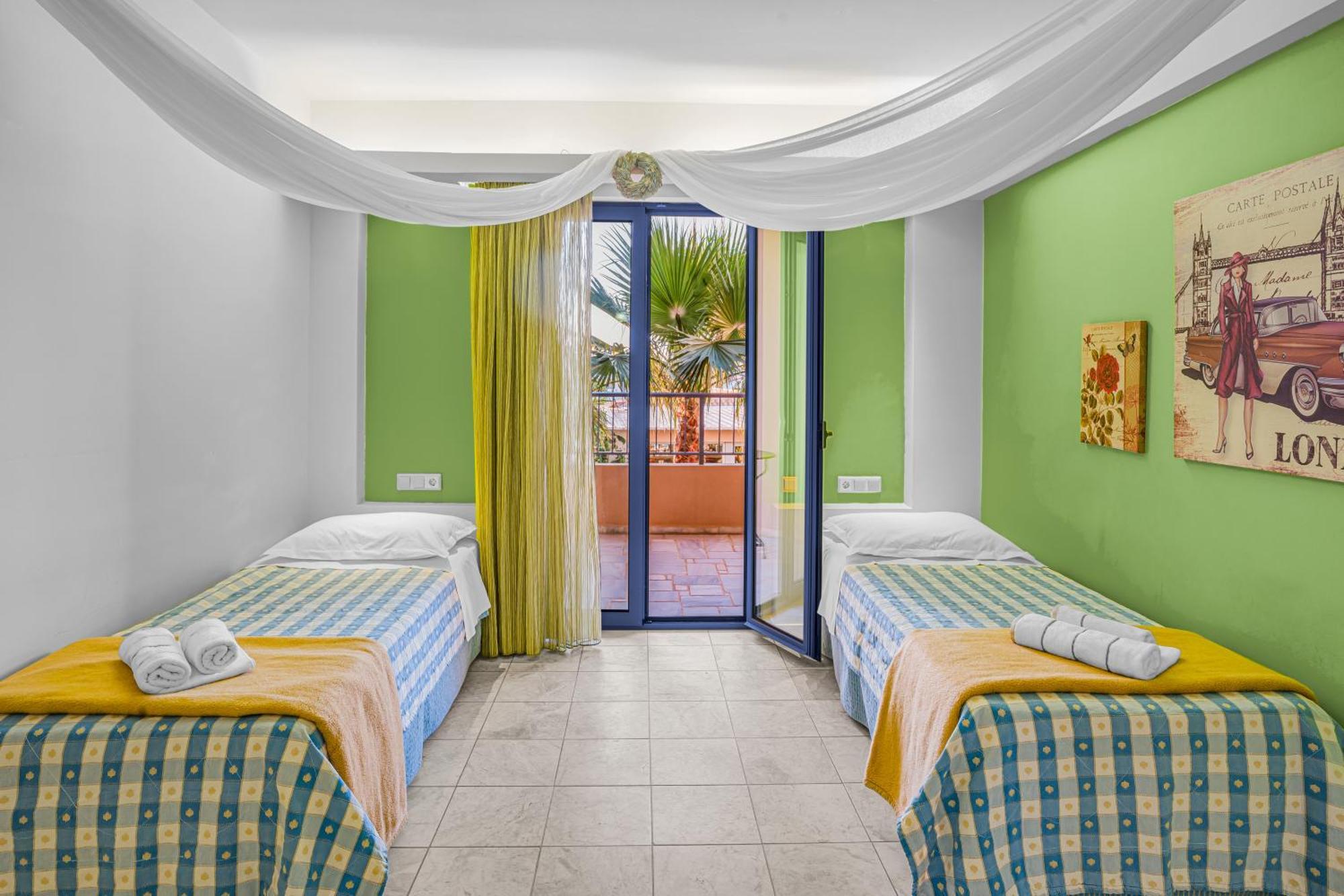 Deluxe Apartment