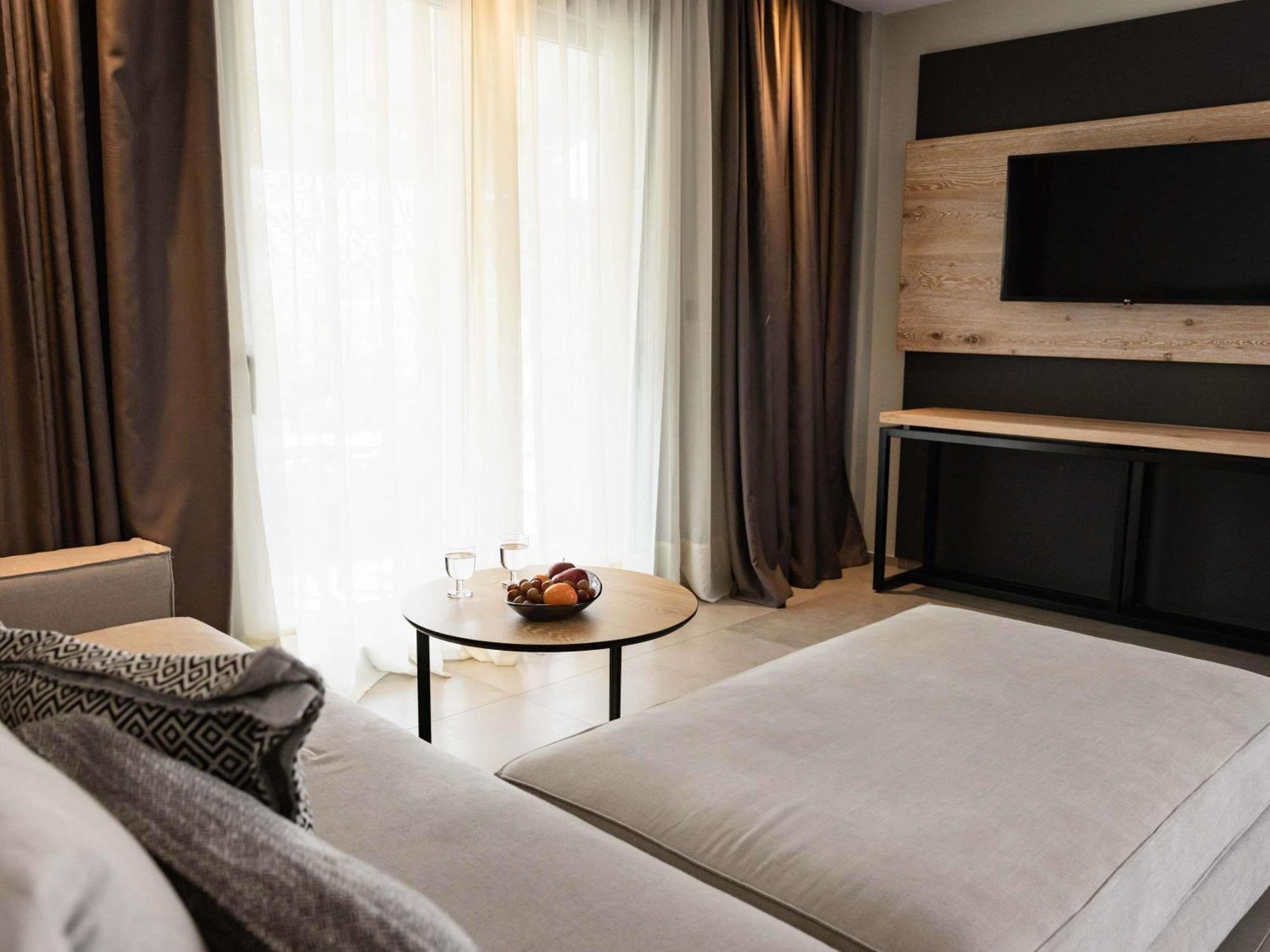 Standard Suite Garden & Limited Sea View