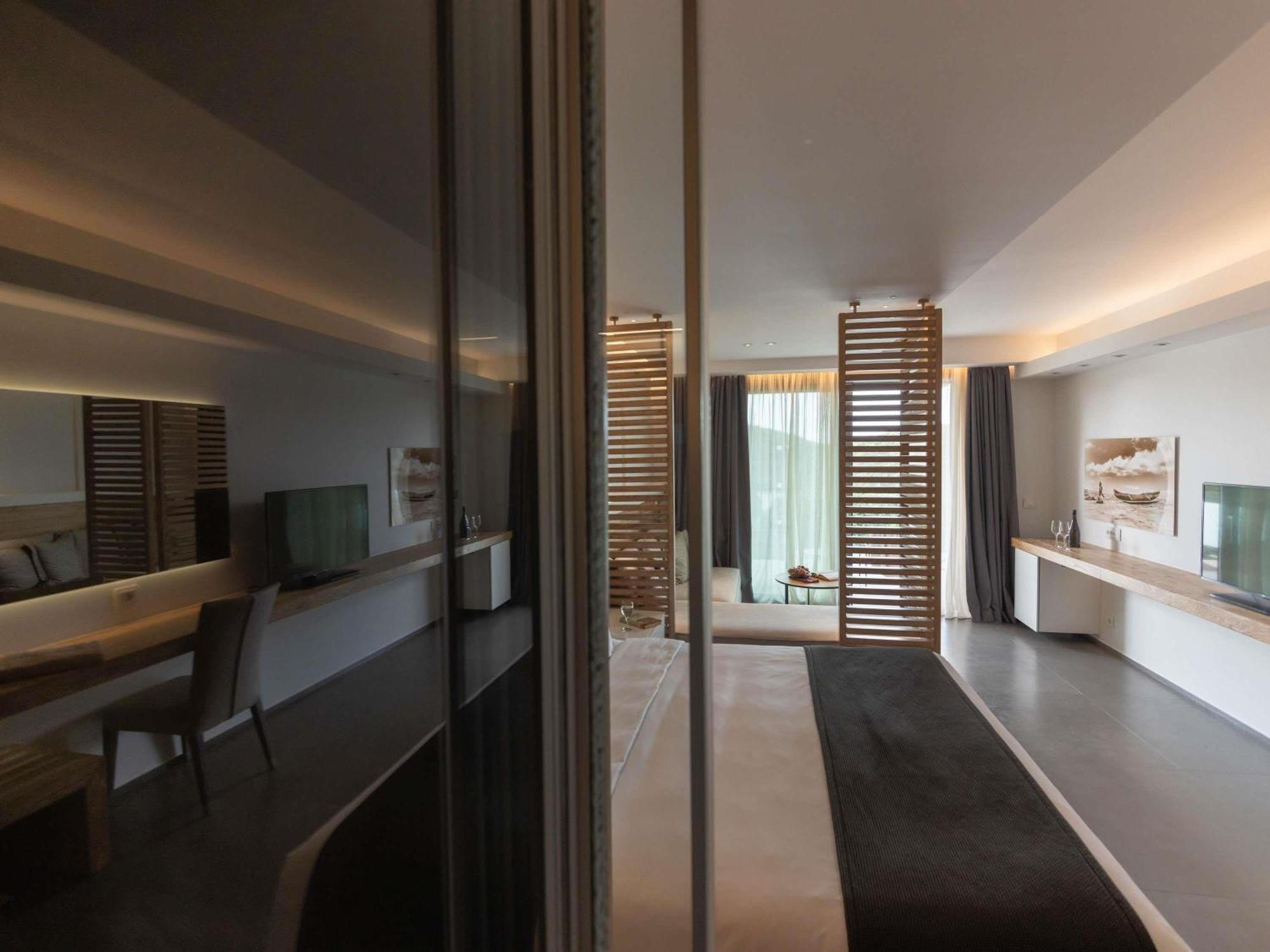 Junior Suite Partial Sea View