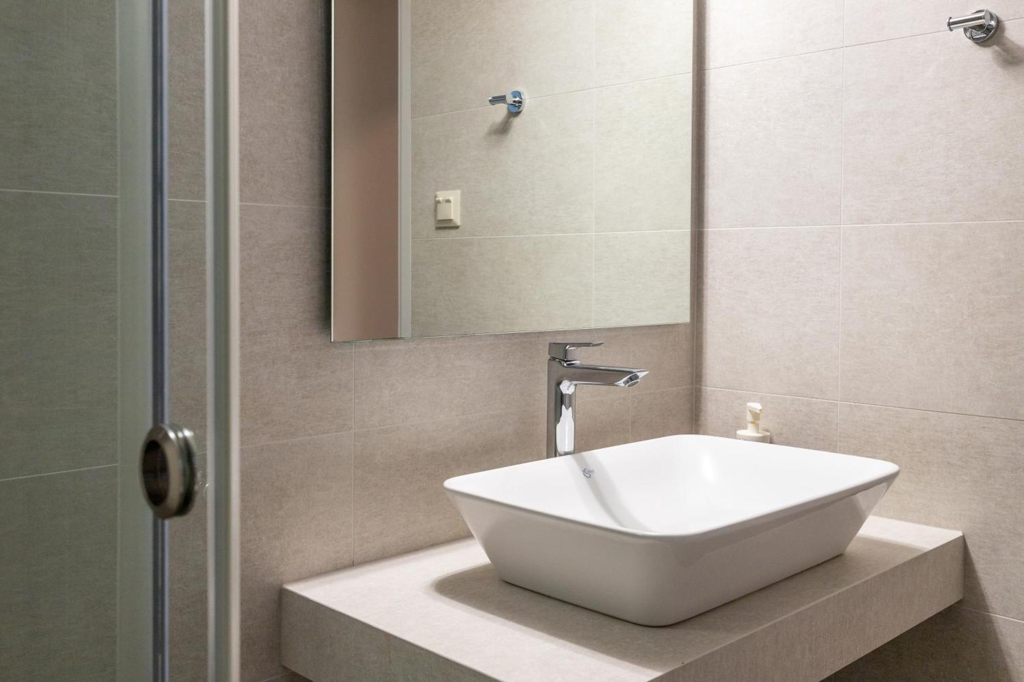 Superior One-Bedroom Apartment