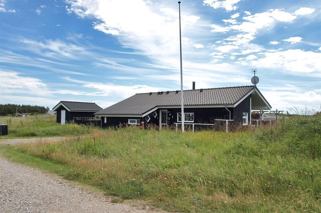 Three-Bedroom House,184838310:JPEG