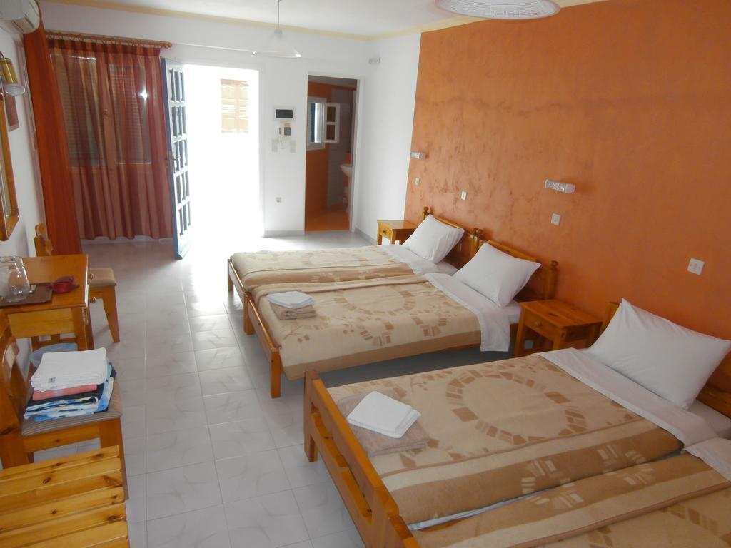 Family Room (2 Adults + 2 Children),708533668:JPEG