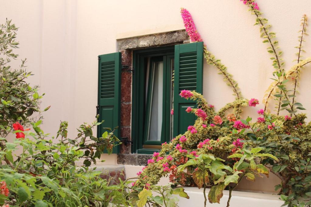 Small Double Room without Balcοny,752356736:JPEG