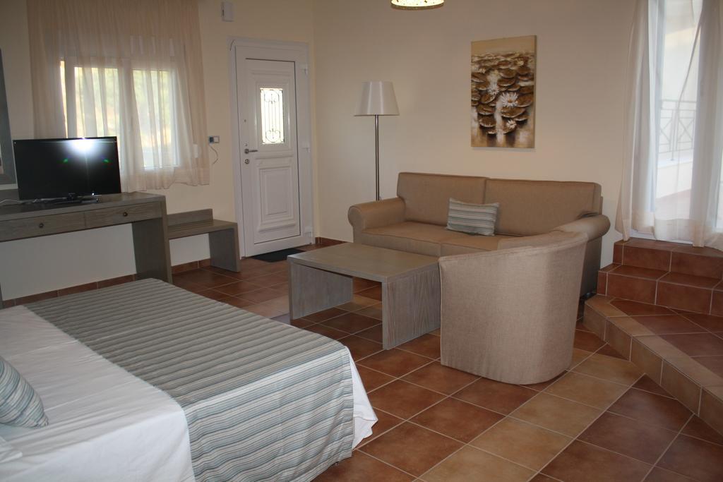Studio Apartment Partial Sea View
