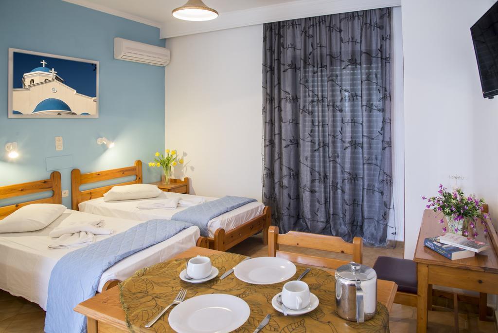 Studio (2 Adults),703210522:JPEG