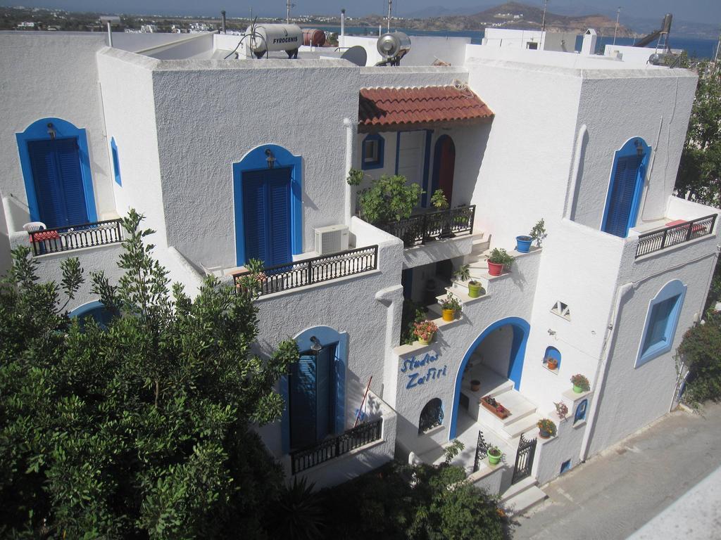 Studio (2 Adults),805242033:JPEG