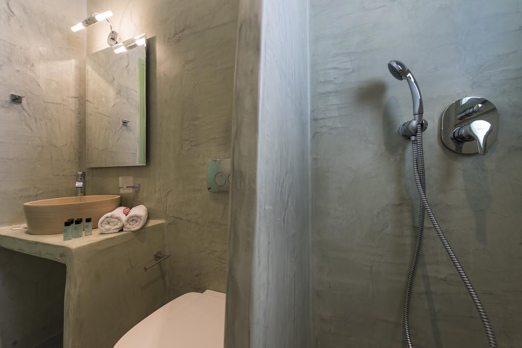 One-Bedroom Apartment with Outdoor Jacuzzi,1519754560:JPEG