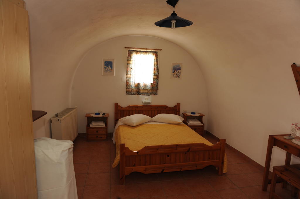 Studio (2 Adults)