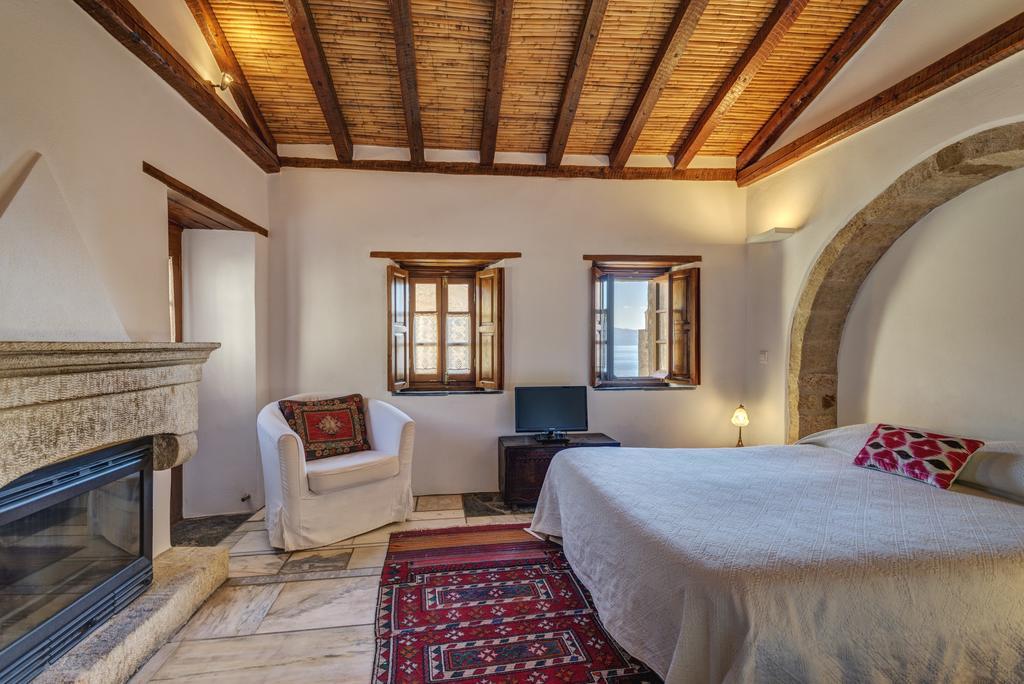 Chambre Triple - Vue Partielle sur Mer