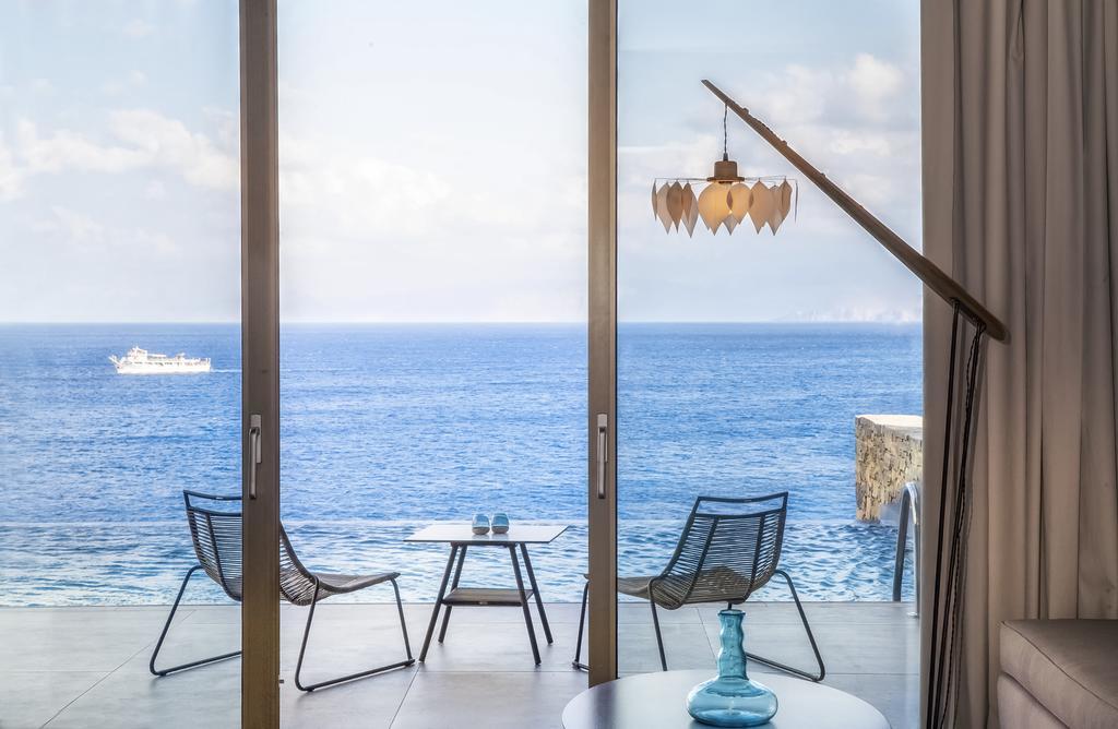 Deep Blue Bungalow Suite with Private Pool, Waterfront