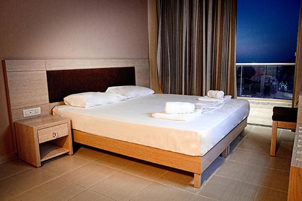 Monolocale con Vista Mare Laterale (2 Adulti)