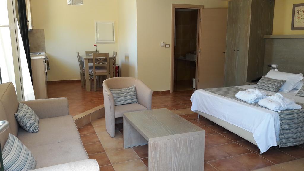 Studio Apartment Partial Sea View