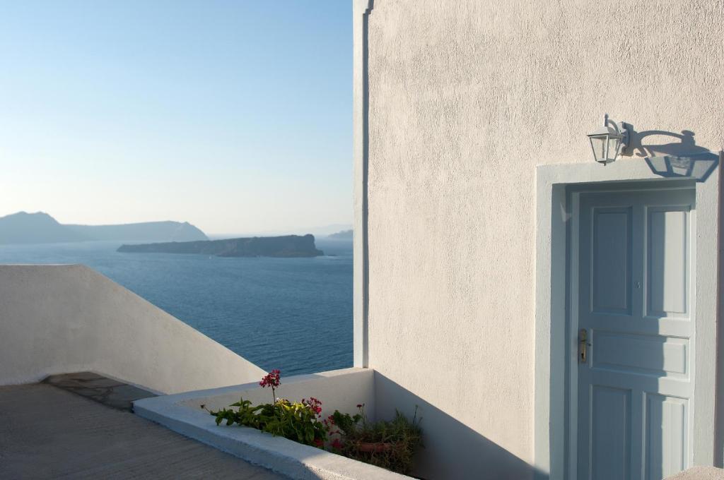 Superior Double Room with Balcony and Caldera View