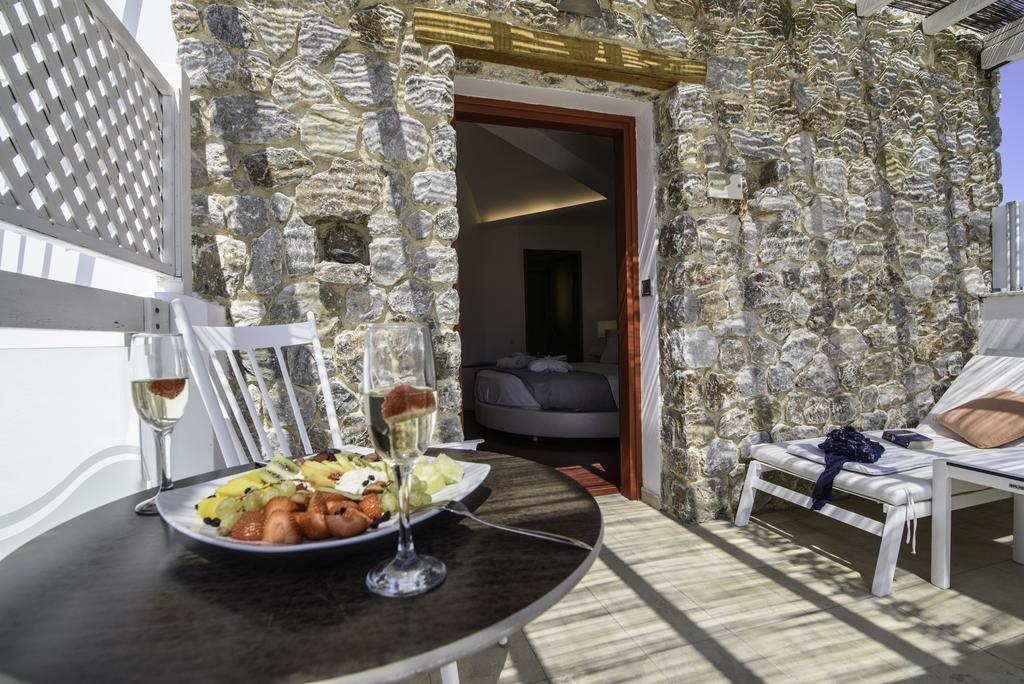 Deluxe Double Room with Outdoor Jetted Tub,393782043:JPEG