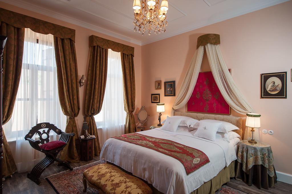 Luxury Suite Split Level