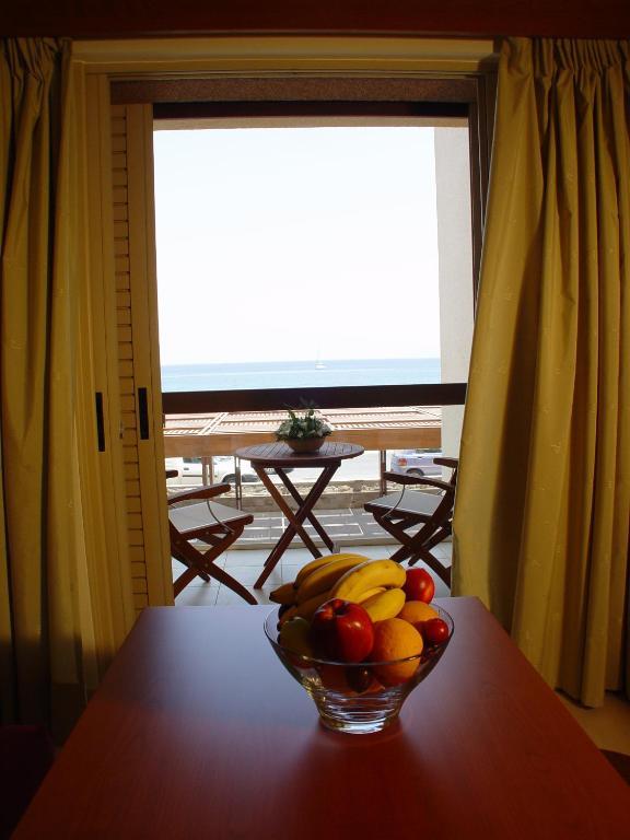 One-Bedroom Apartment with Sea View,737895202:JPEG