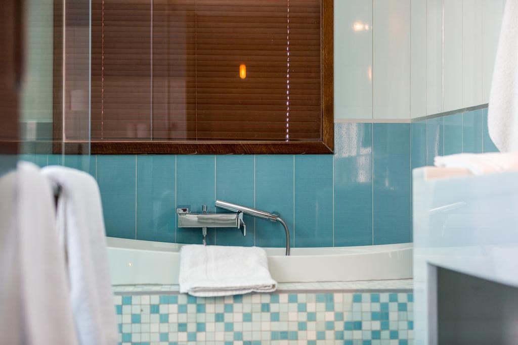 Suite with Sea View,363979105:JPEG