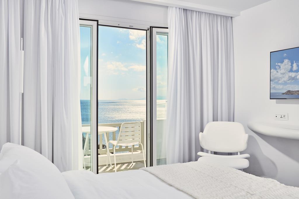 Quarto Premium com Cama de Casal ou 2 de Solteiro e Banheira de Hidromassagem