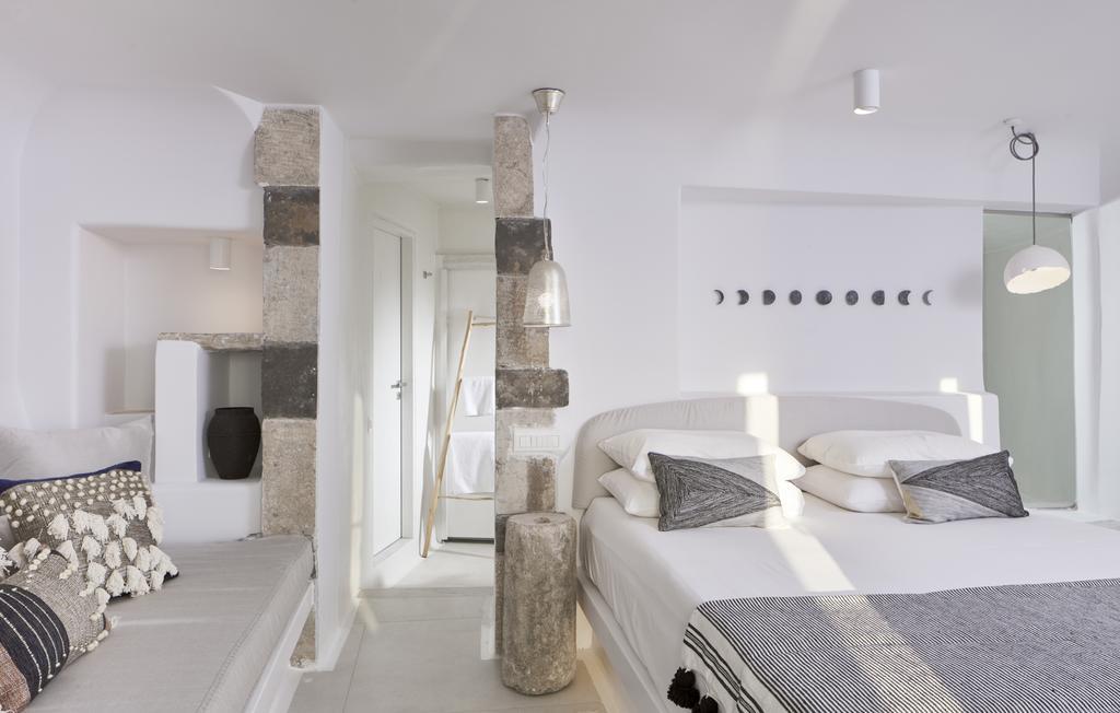 Cave Suite indoor jetted tub