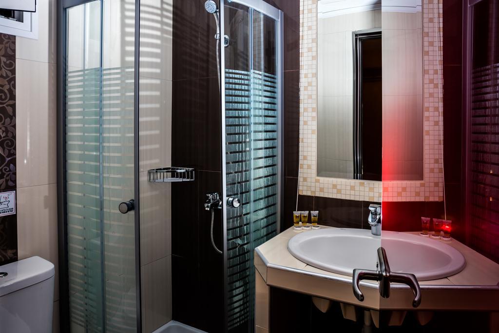 Family Room,403256667:JPEG