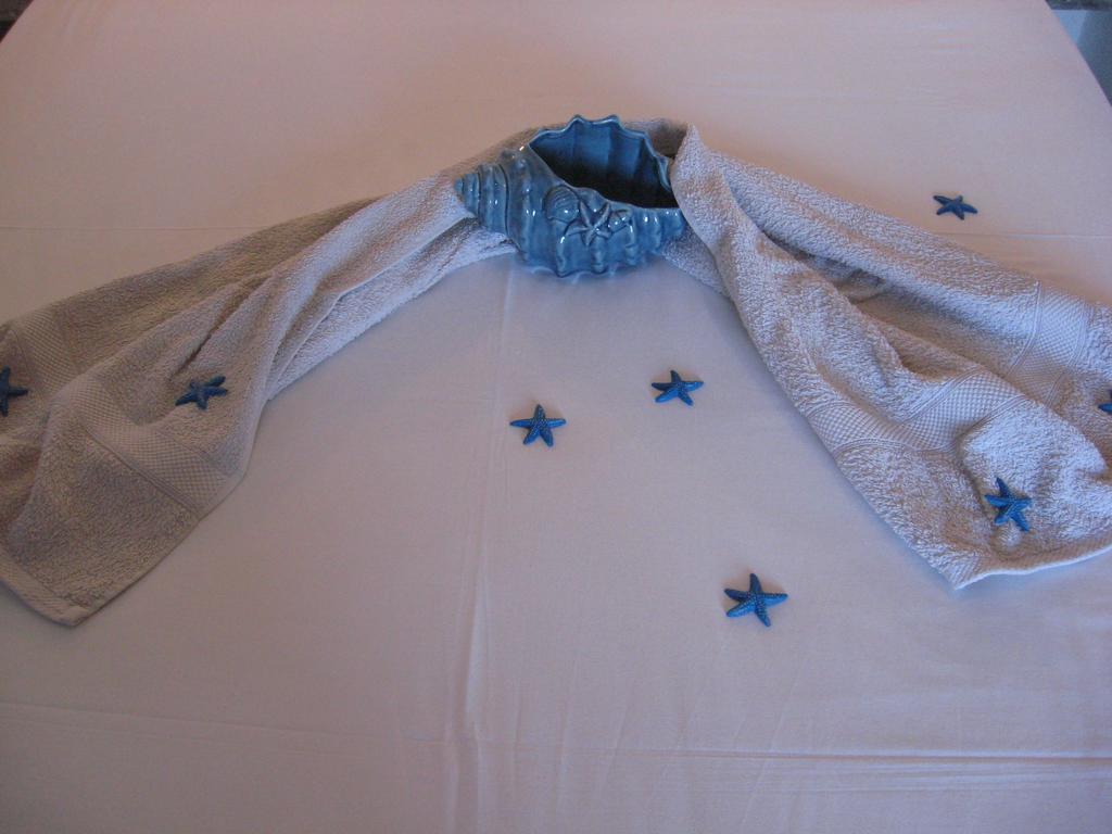 Small Double Room,407844000:JPEG