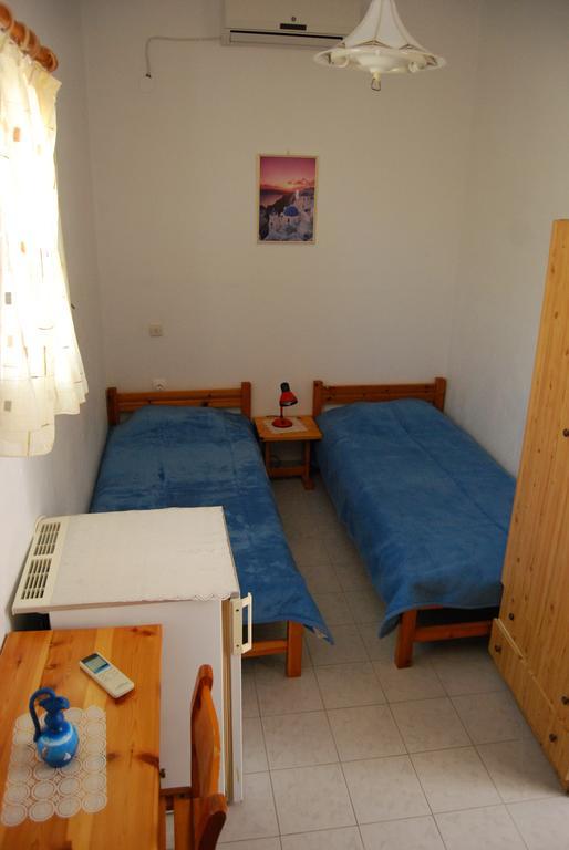 Small Twin Room,411806253:JPEG