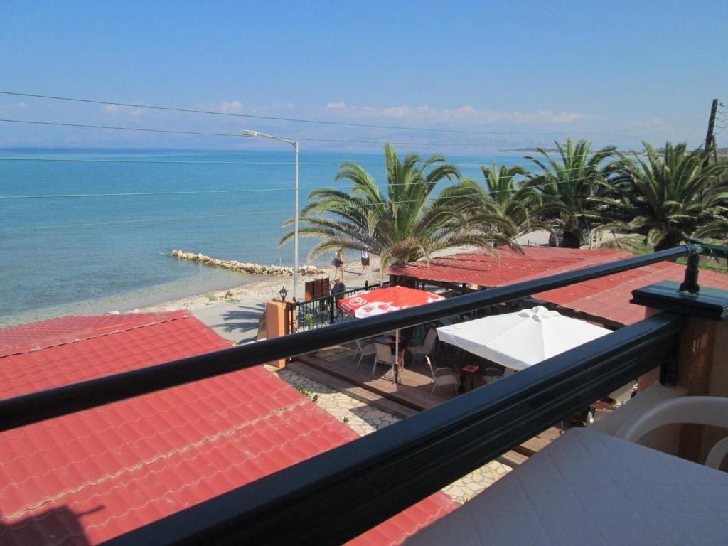 Studio (2 Adults),47391667:JPEG