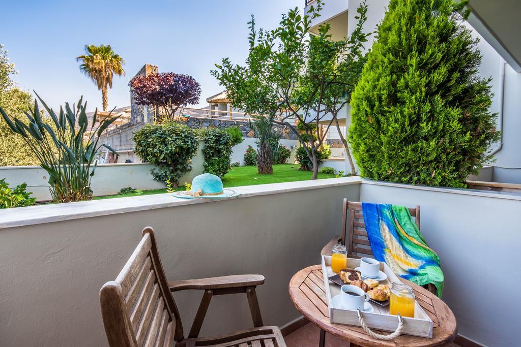 Studio with Garden View,484888023:JPEG