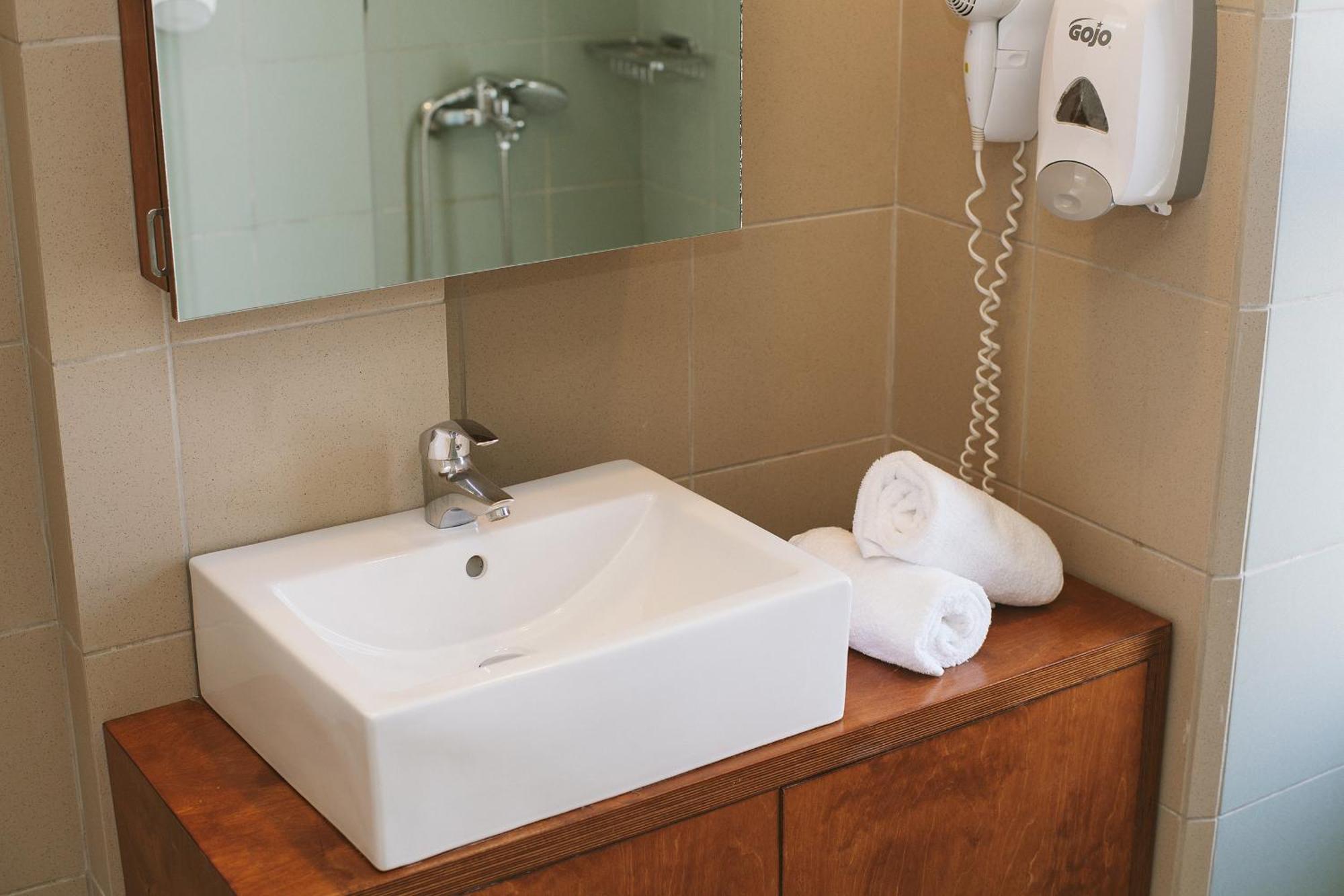 Twin Room with Lake View,509315736:JPEG