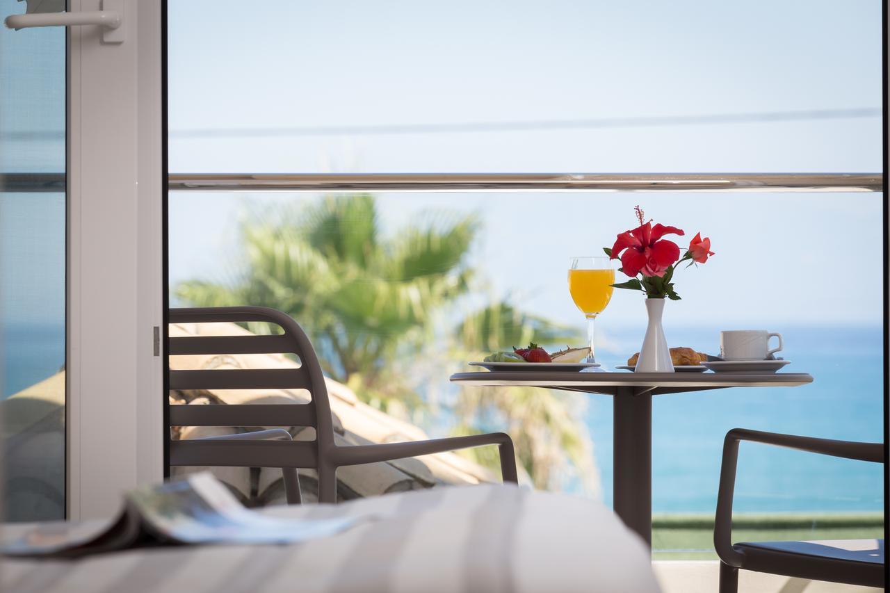 Double or Twin Room with Sea View,738676315:JPEG