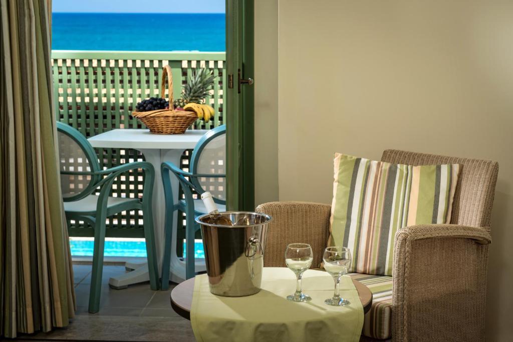 Chambre Double ou Lits Jumeaux - Vue Latérale sur Mer