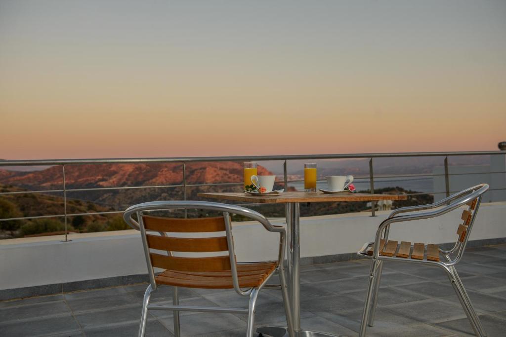 Economy Two-Bedroom Apartment,1359402050:JPEG