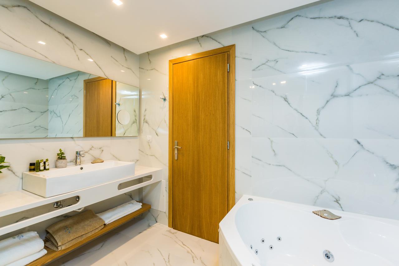 Menta Deluxe Suite with Jacuzzi
