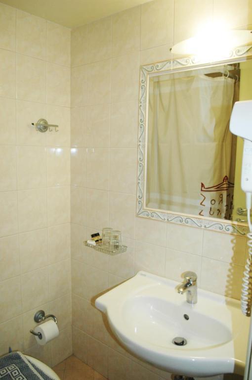 Single Room,61393351:JPEG