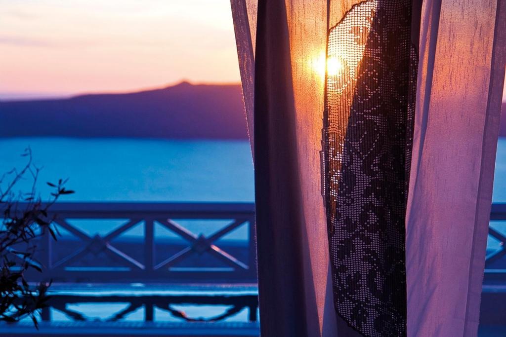 Superior Triple Room with Hot Tub and Caldera View