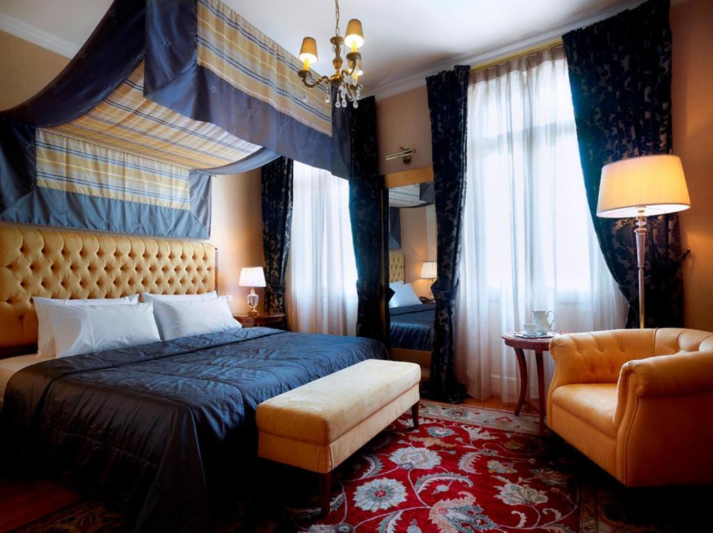 Doppel- oder Zweibettzimmer