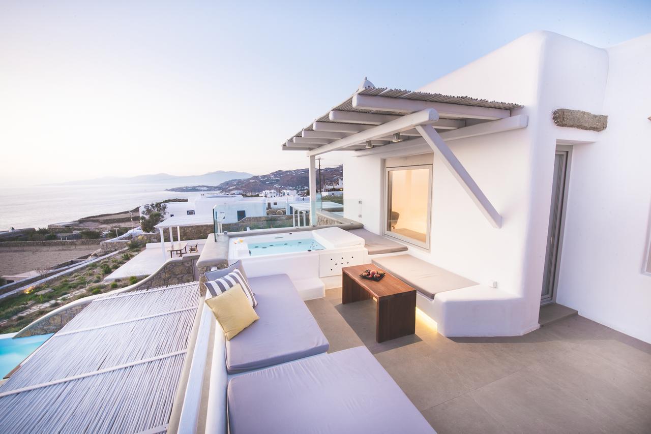 Elegant Suite with Outdoor Hot Tub
