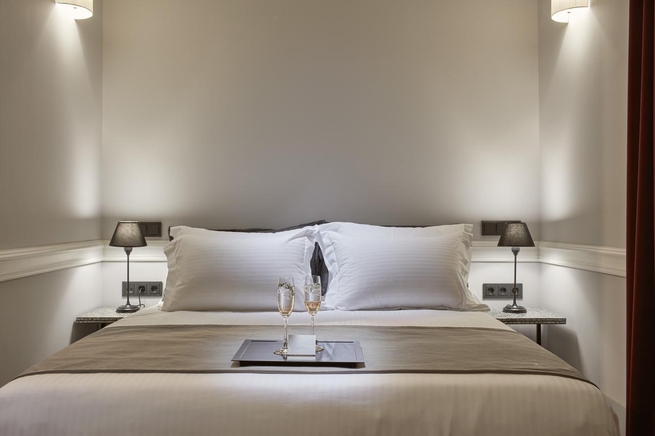 Petite Double Room (Interior Corridor)
