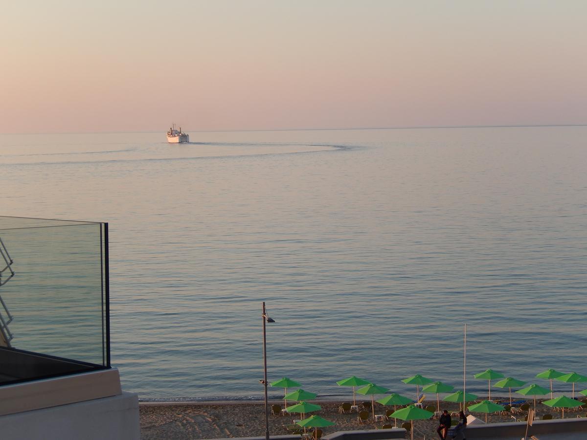 Studio Side Sea View