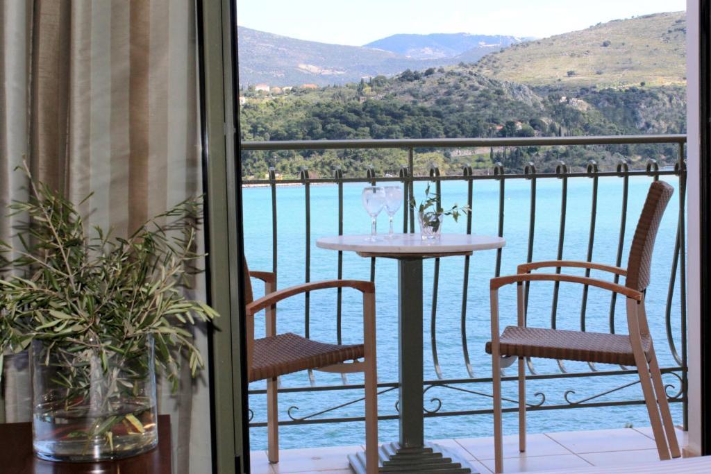 Camera Matrimoniale/Doppia con Letti Singoli con Balcone e Vista Mare