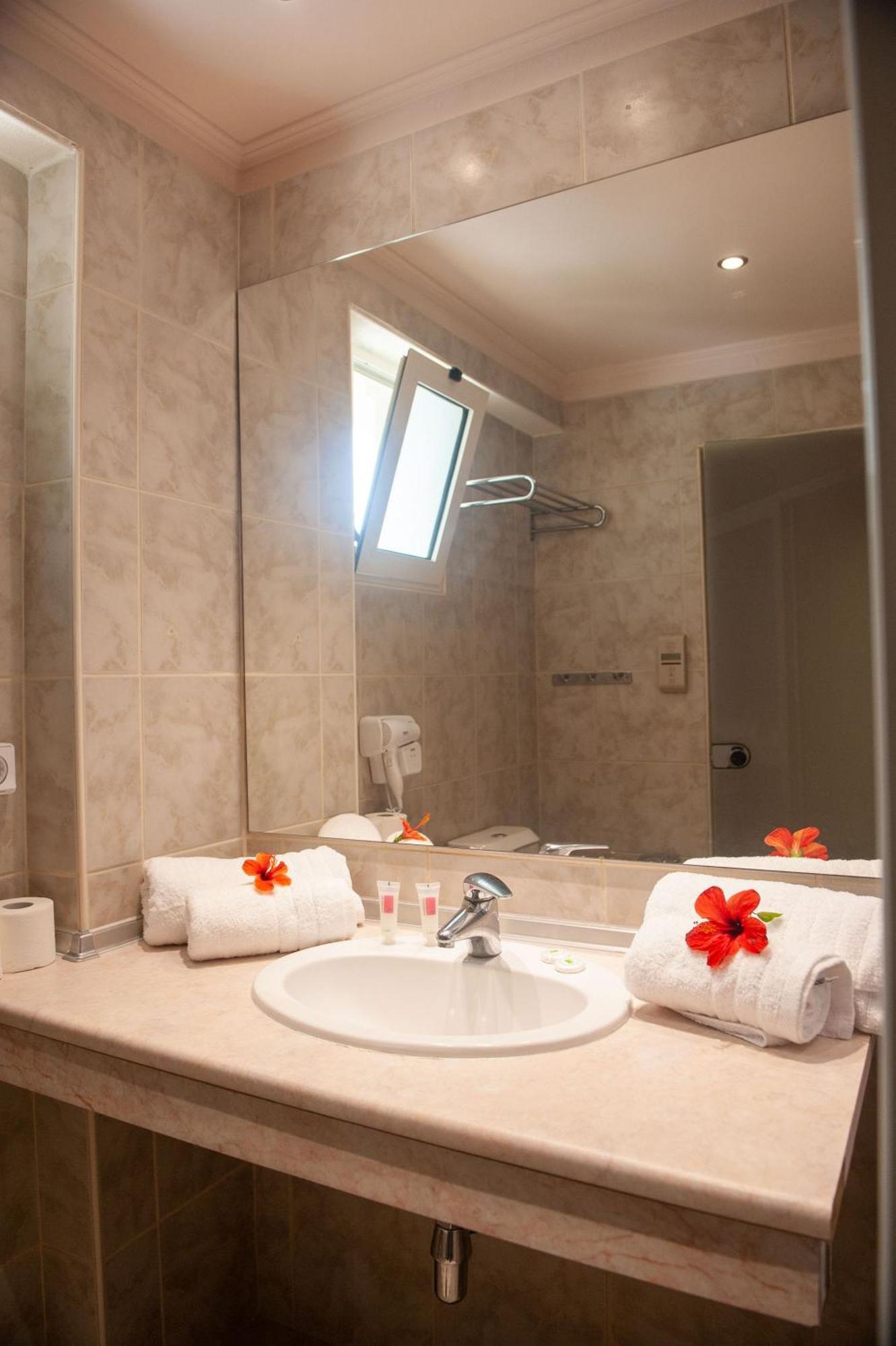 Family Room with Garden View,1329668261:JPEG