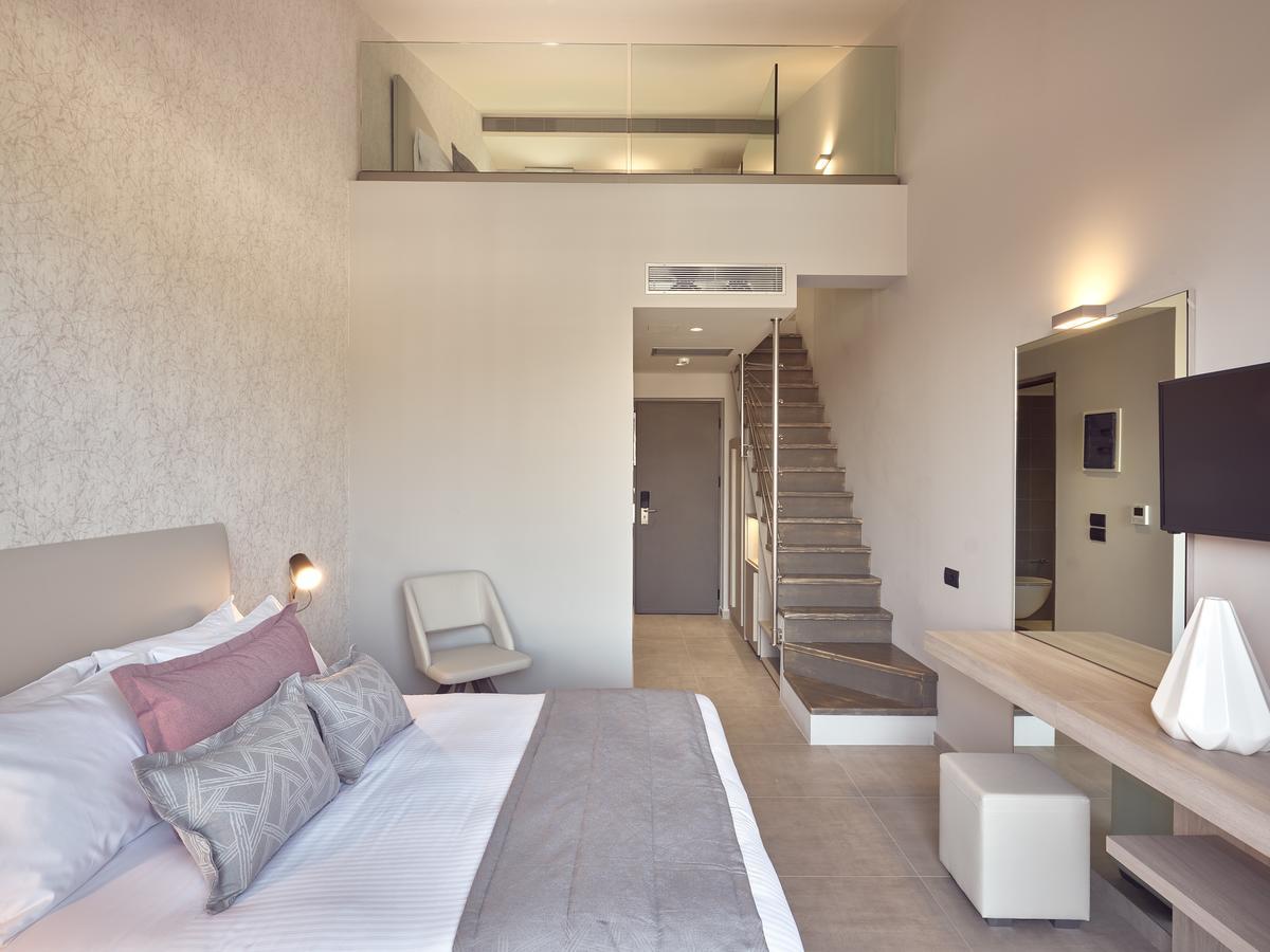 Family Room,832407365:JPEG