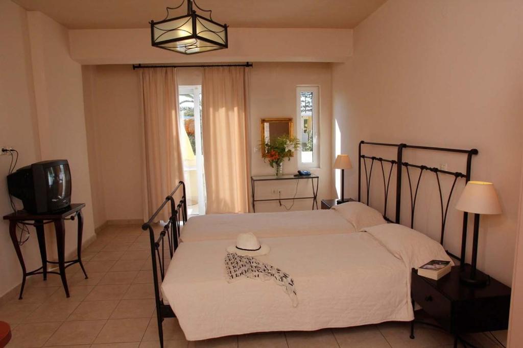 Family One-Bedroom Apartment (2 Adults + 1 Child),66205834:JPEG