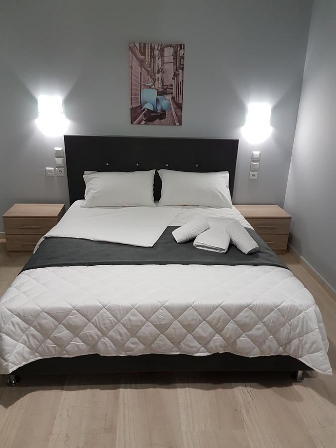 Double Room with Balcony (2 Adults + 1 Child),662424402:JPEG