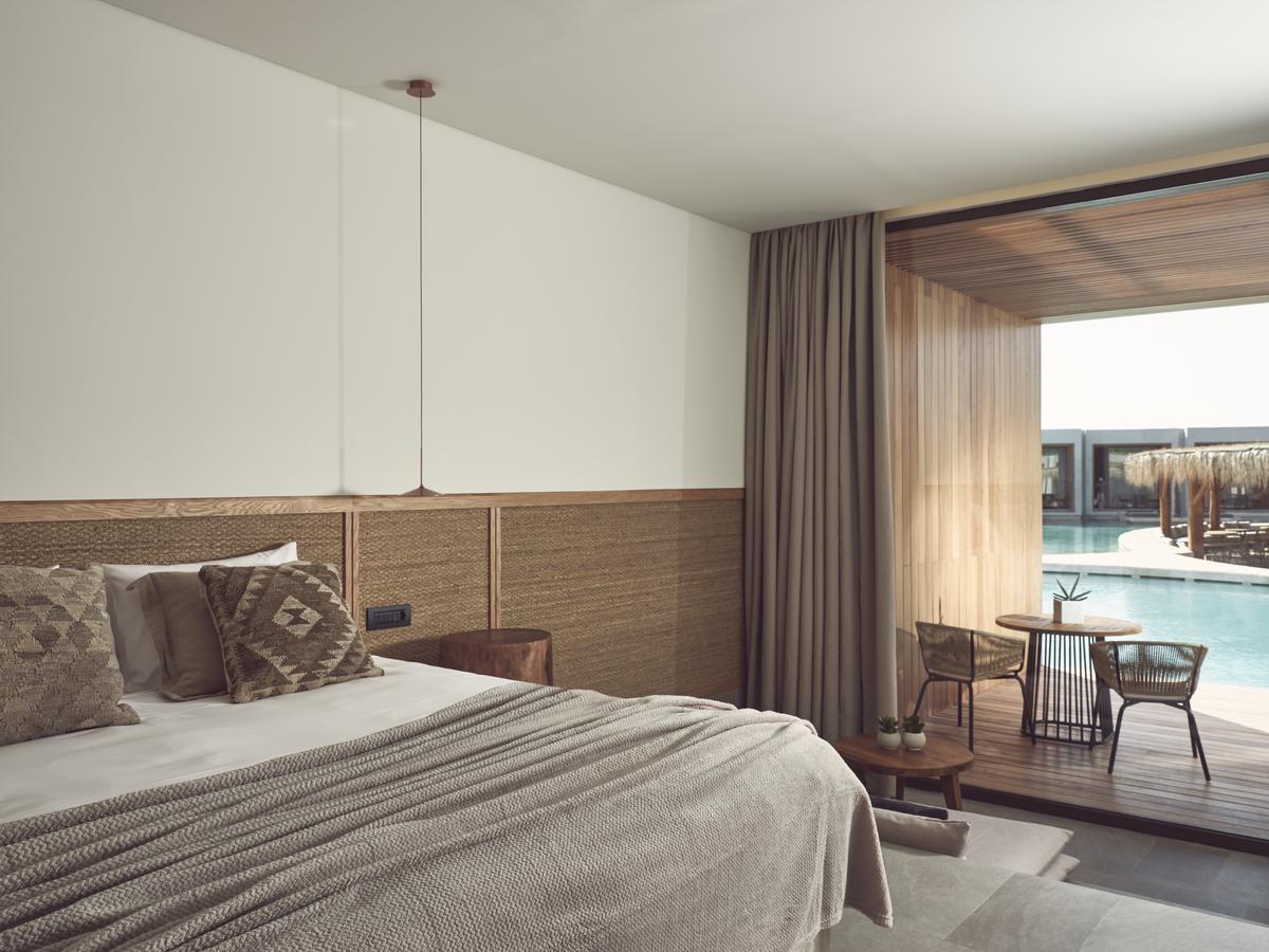 Superior Suite with Pοol View