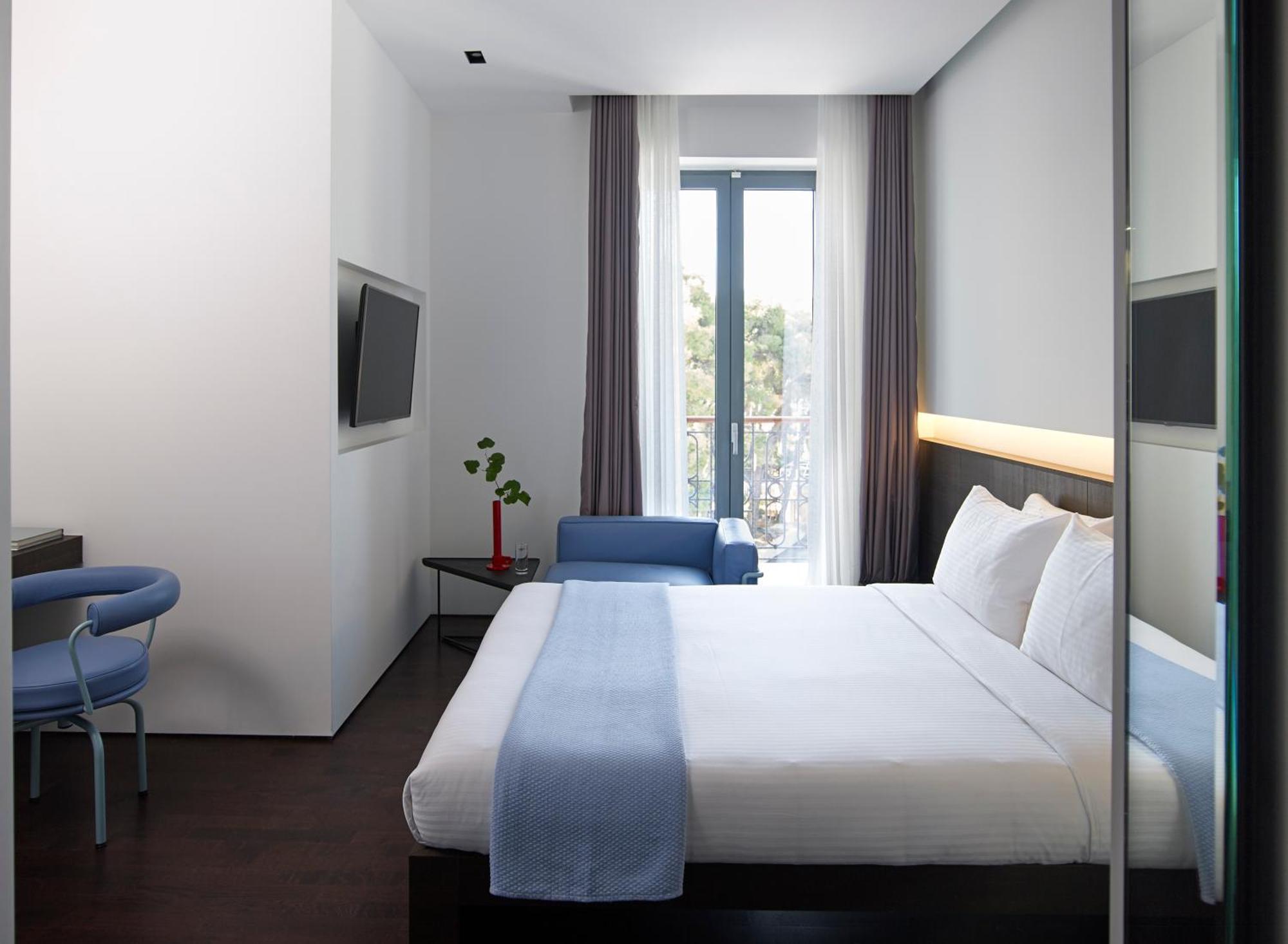 Executive Suite,977100661:JPEG