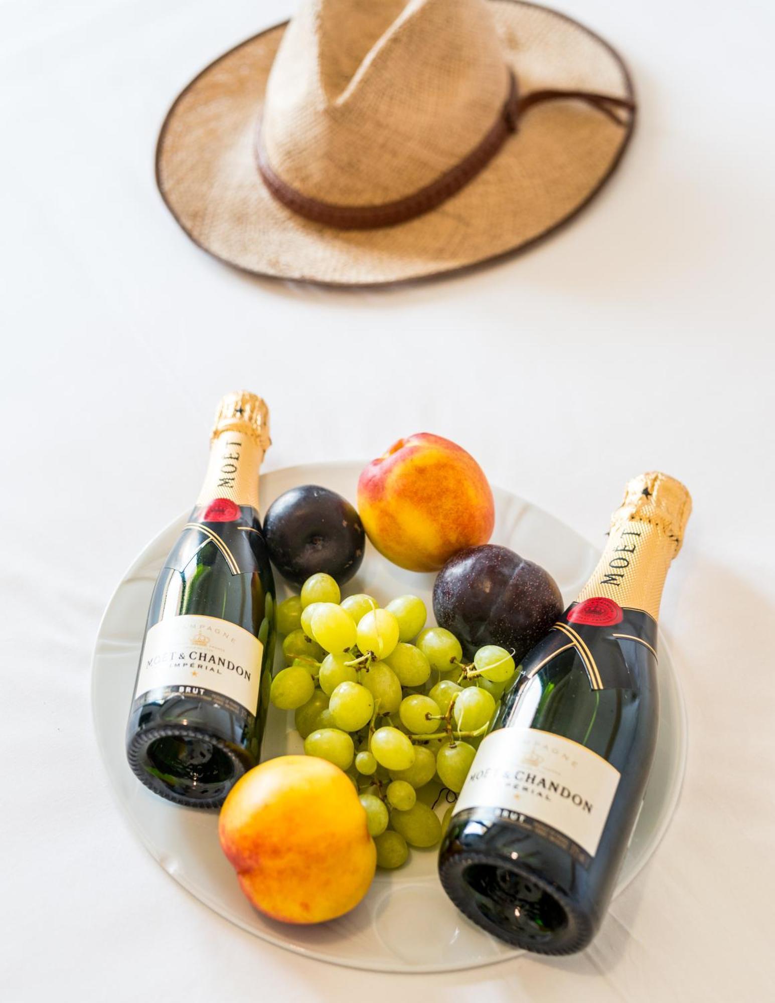 Superior Apartment,807747333:JPEG